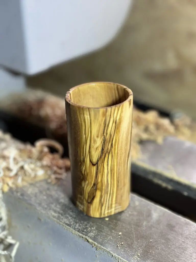 Petit mug en bois tourné