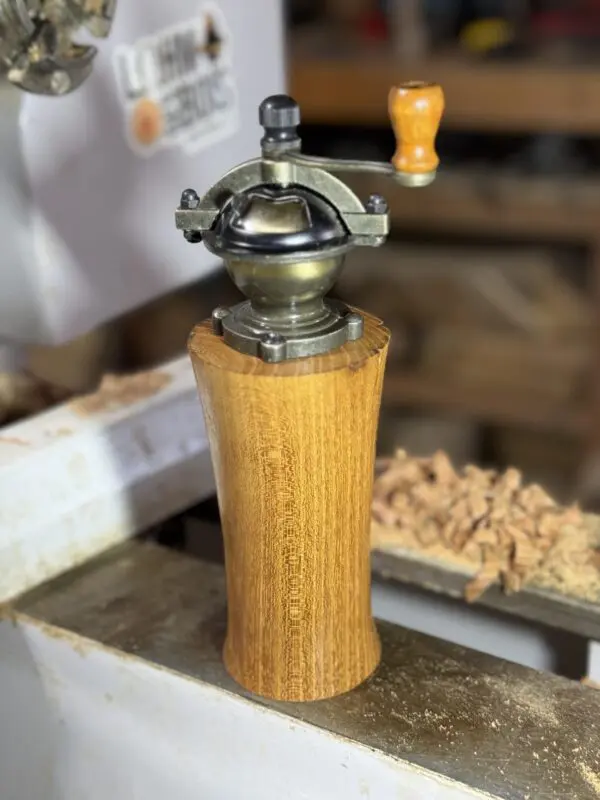 Moulin à poivre Antique en Orme