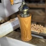 Moulin à poivre Antique en Orme