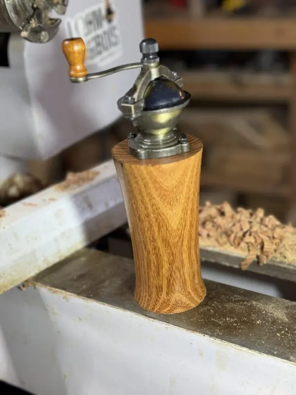 Moulin à poivre Antique en Orme