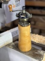 Moulin-a-poivre-Antique-en Pommier